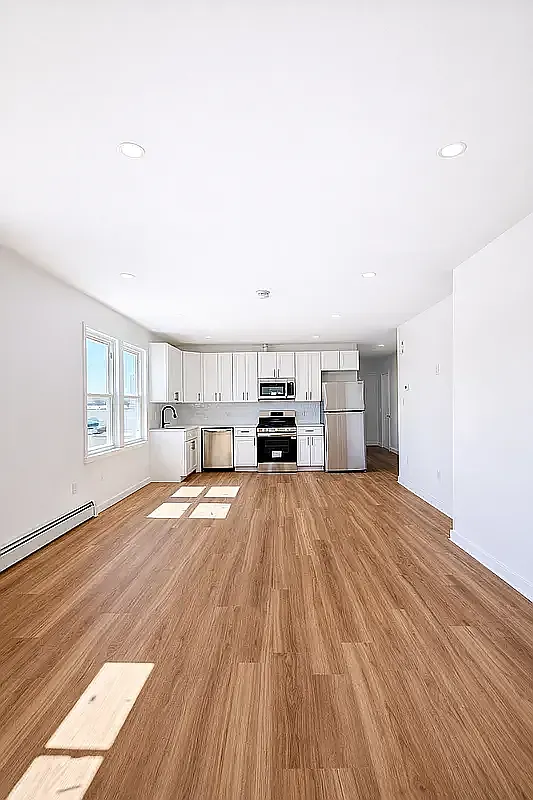 Building Photo - 32-62 61st St #2M