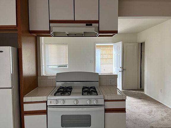 4th image of 4105 Ingraham St #4107-1/2