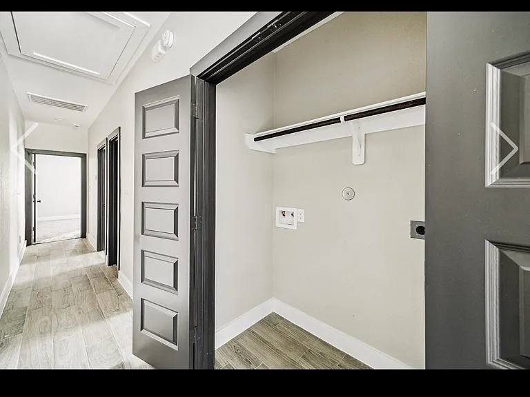 301 Owens St #A — Photo 1