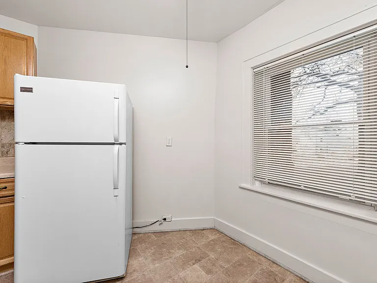 2732 Charlotte St — Photo 20