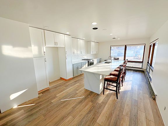 4th image of 608 Pine Tree Rd