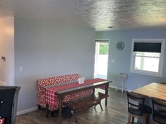 4th image of 155 Oak Cir