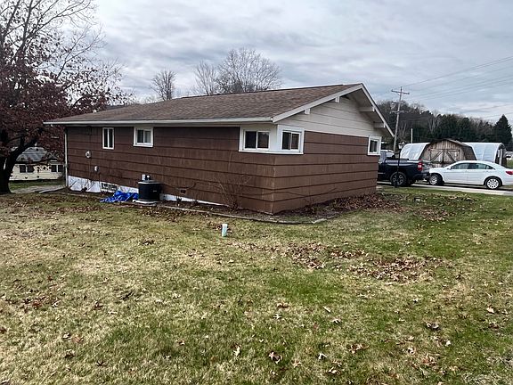 2nd image of 40 E Park Dr