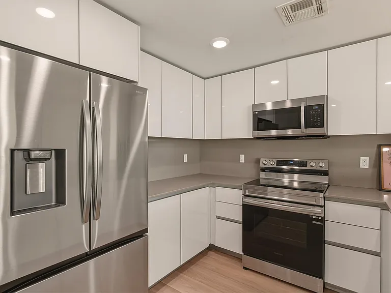The Sophia - 1759 N Gower St — Photo 11