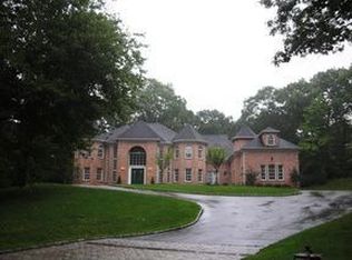 32 Hollows Ct, East Norwich, NY 11732