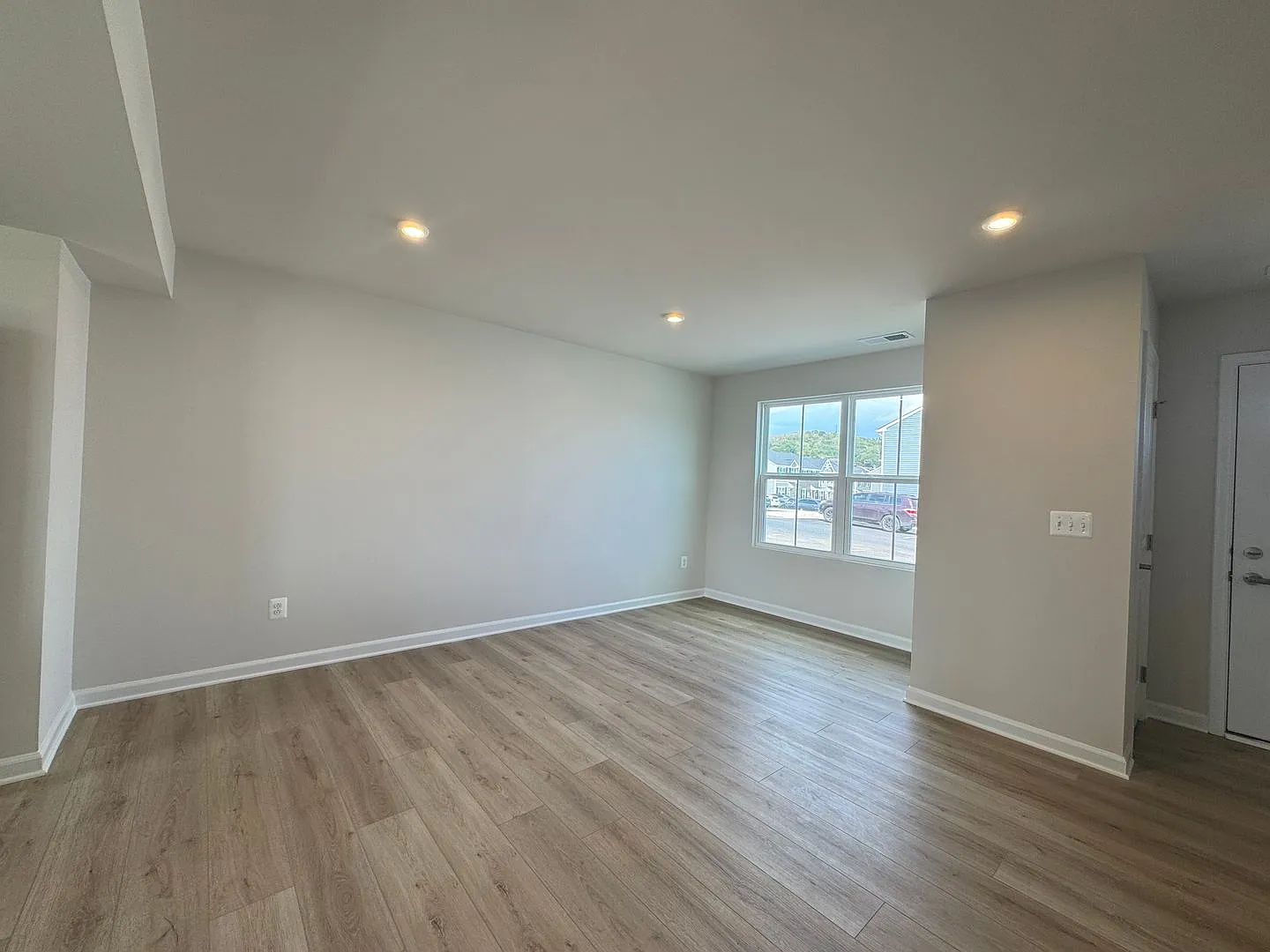 Brand New 3 Bedroom, 2. 5 bath Townhome in Boulder Ridge — Photo 4