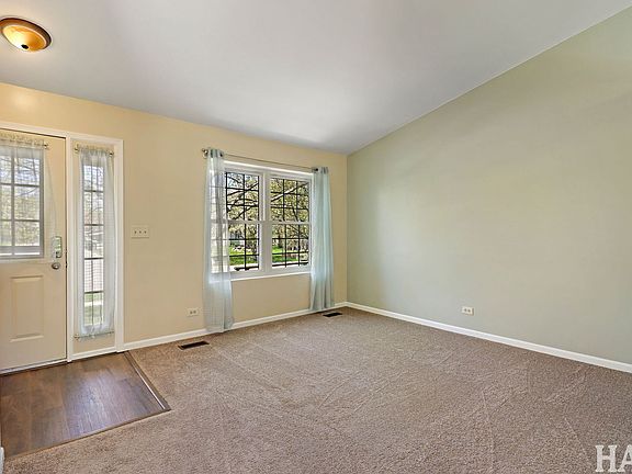 2nd image of 1462 Carriage Ln