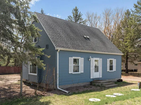1992 338th Ln NE, Cambridge, MN 55008