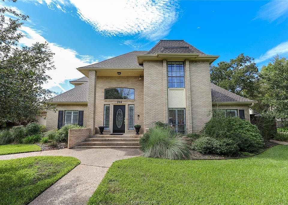 1st image of 208 Lampwick Cir