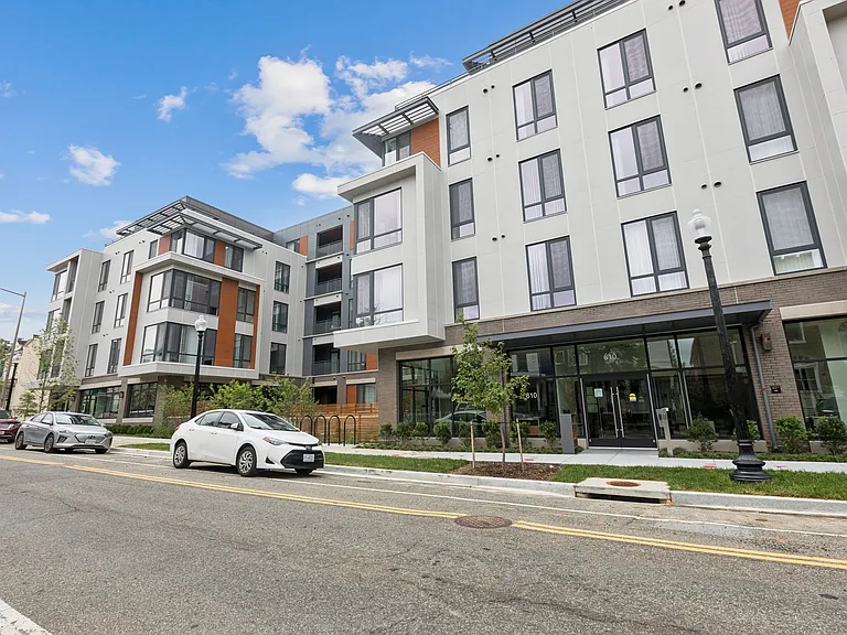 Park Morton Apartments — Photo 43