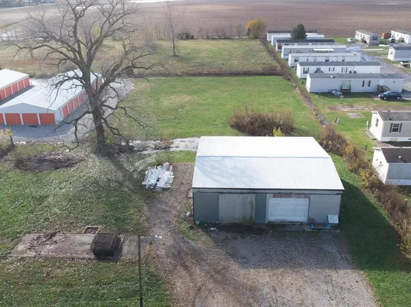 510 Charles St, Gillespie, IL 62033