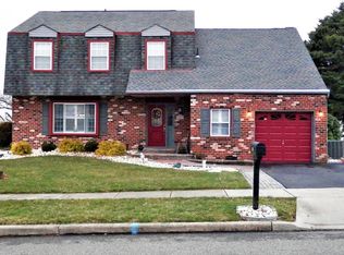 128 Butterworth Ln, Langhorne, PA 19047