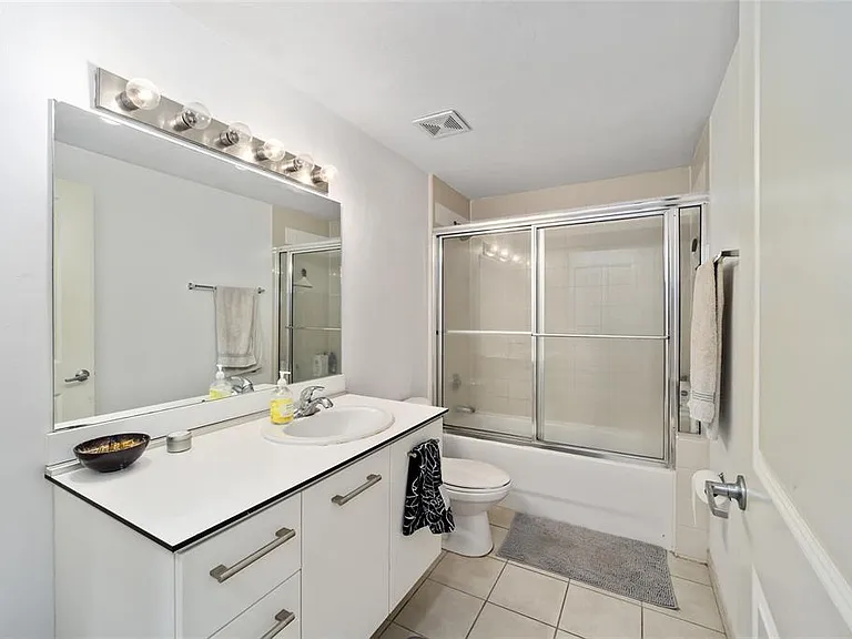 20 SW 6th St #204 — Photo 10