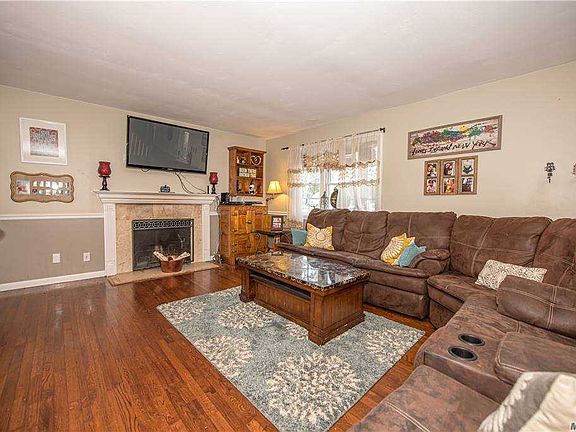 4th image of 20 Bardolier Ln