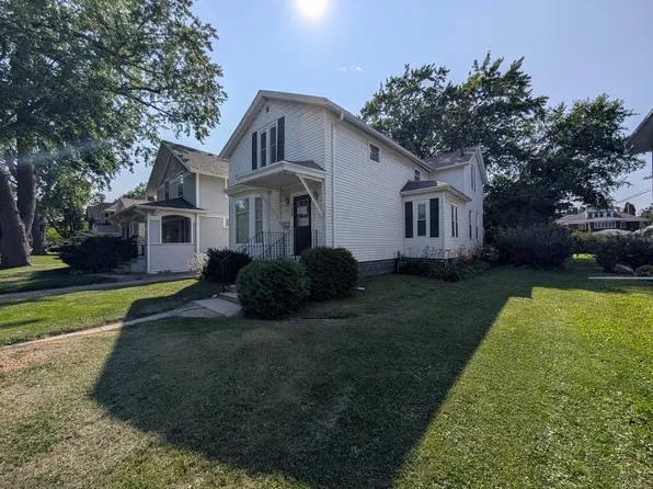 726 S Jackson St, Green Bay, WI 54301