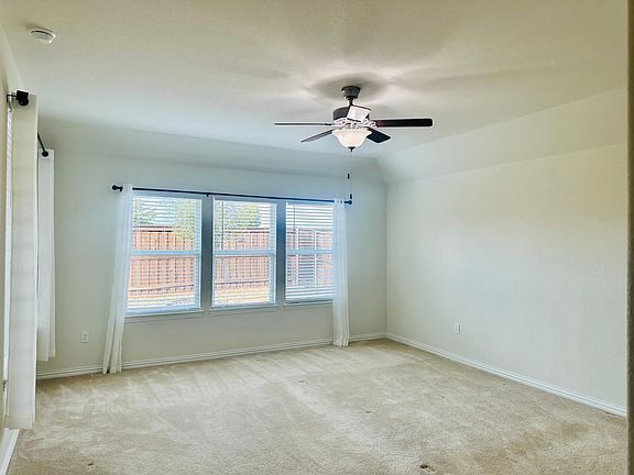 3rd image of 3402 Woodford Dr
