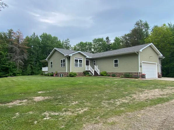 3212 South Dr, Sault Sainte Marie, MI 49783