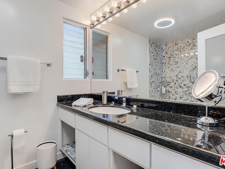 22705 Crespi St — Photo 28