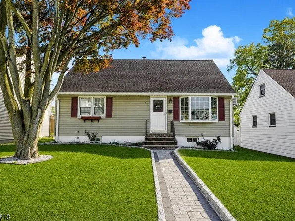 65 Hilltop Ct, Clifton City, NJ 07012