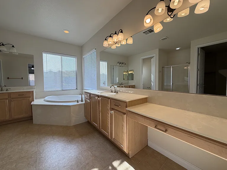 32 Delighted Ave — Photo 11