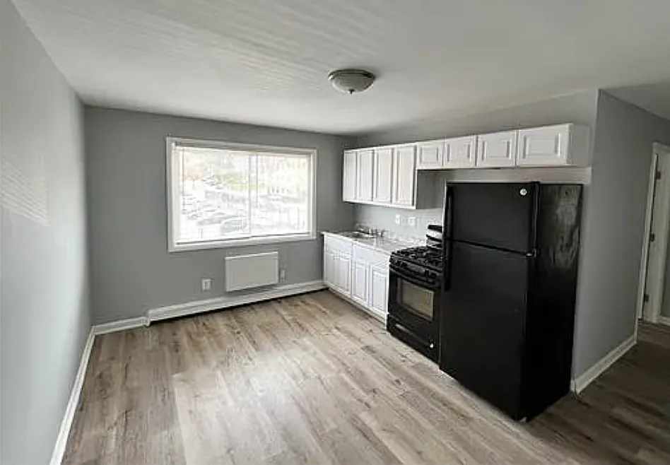 3 bed, 750 sqft, $2,815 — Photo 3