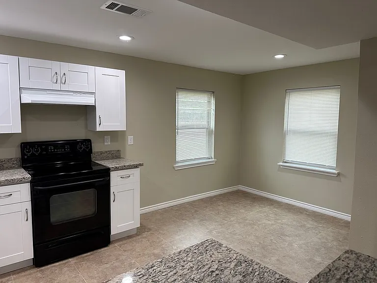631 Live Oak Dr #A — Photo 6