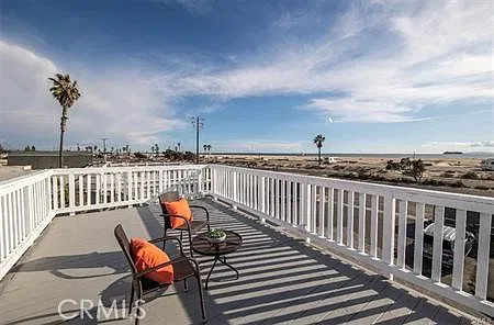 3 bed, 960 sqft, $4,500 — Photo 1