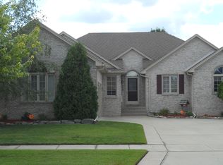50803 Cambridge Dr, Macomb, MI 48044