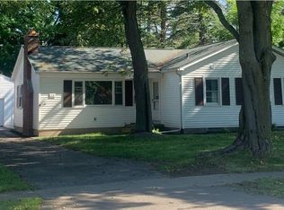 22 Henderson Pl, Hamburg, NY 14075