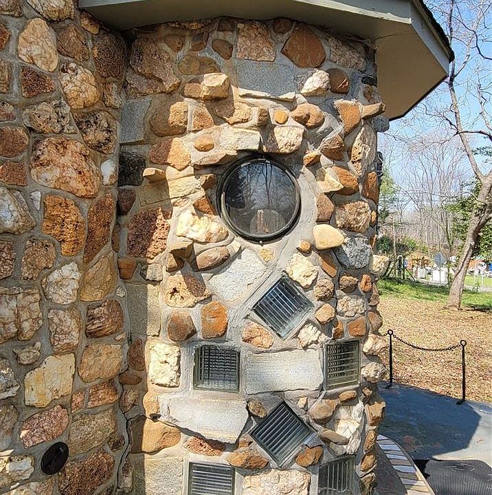 4th image of 1740 Hollywood Dr