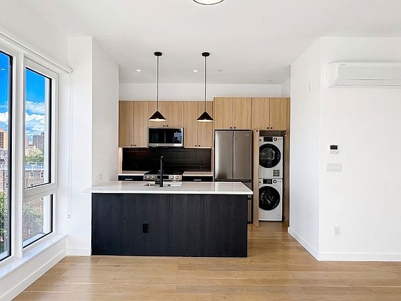 5th image of 11-14 35th Ave #724