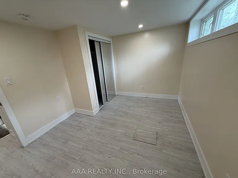 27 Kingsview Blvd #1 — Photo 10