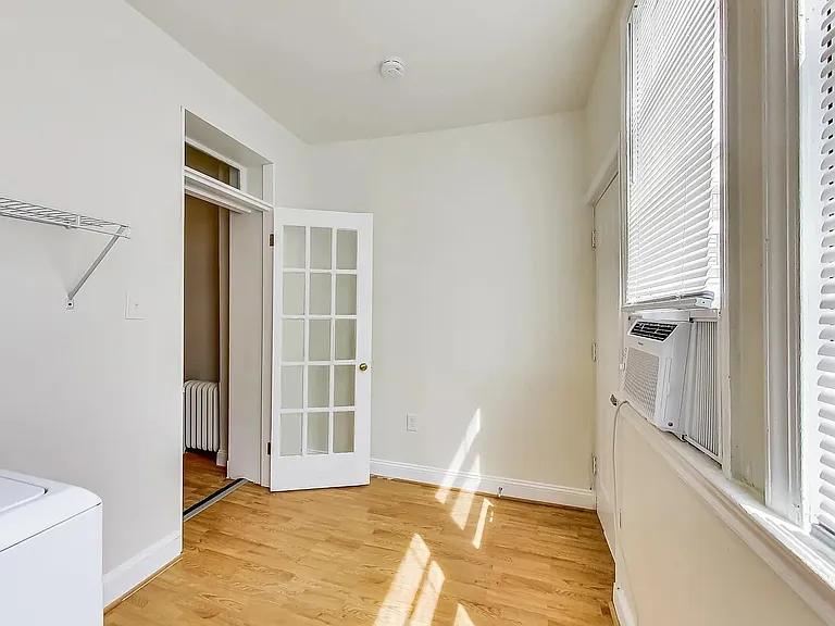 137 R St NE — Photo 12