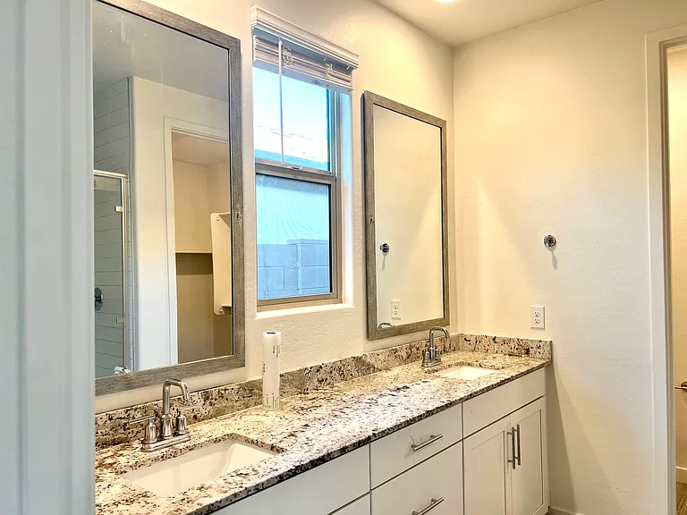 9214 W Roma Ave — Photo 10