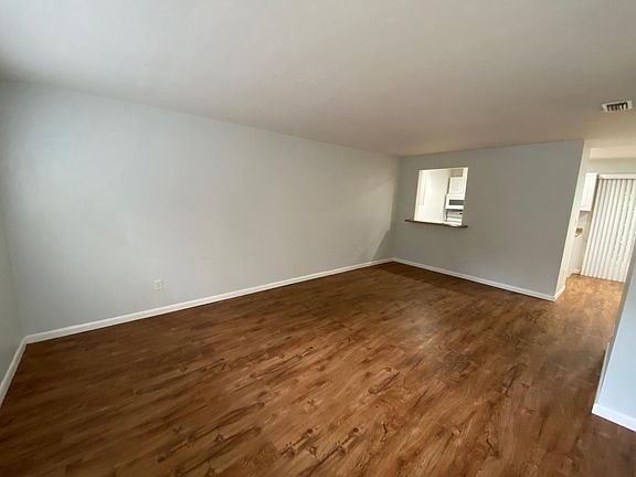 4th image of 2114 NW 55th Blvd APT 26