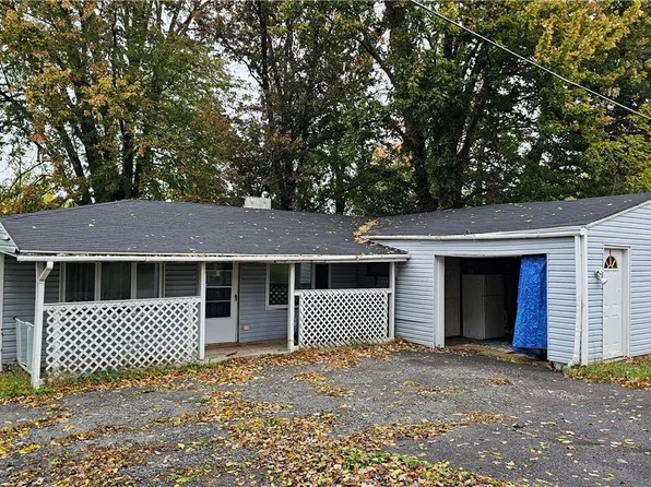 4687 E Lake Rd, Wilson, NY 14172