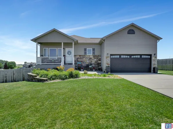 716 Sunset Blvd, Palmyra, NE 68418