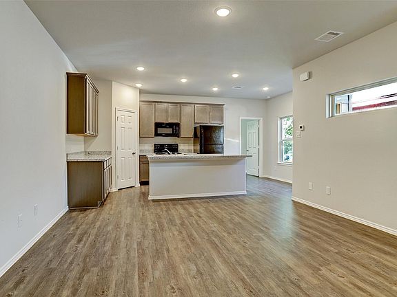 4th image of 409 S 12th St #B