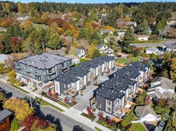 2590 Penrhyn St #13, Saanich, BC V8N 1G3