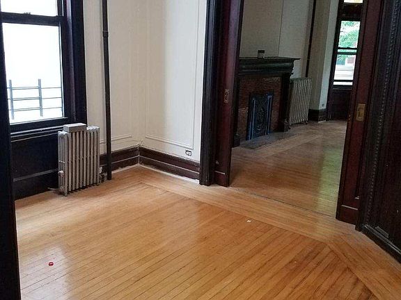 5th image of 1061 Clay Ave APT 2