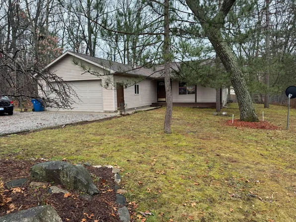 115 Forestville Dr, Houghton Lake, MI 48629