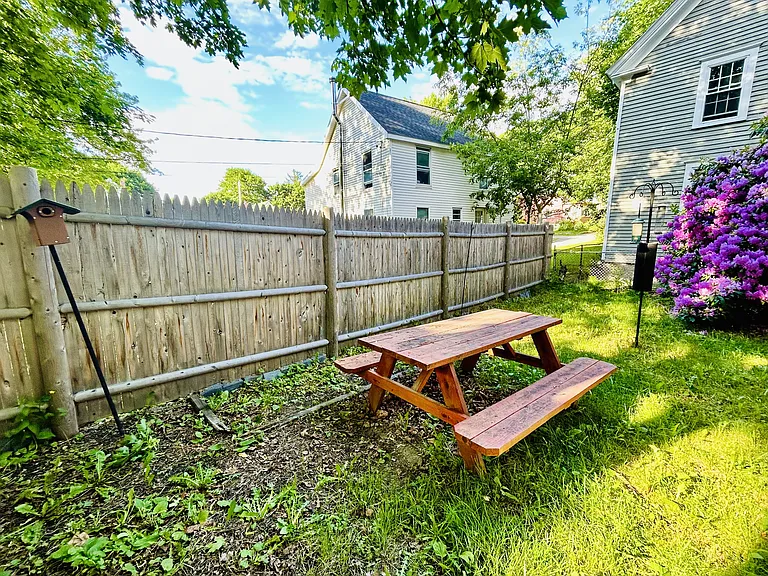 31 Wesley St — Photo 13