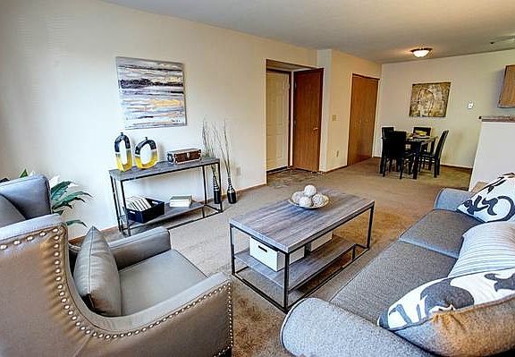 4th image of 3420 Gateway Lakes Dr