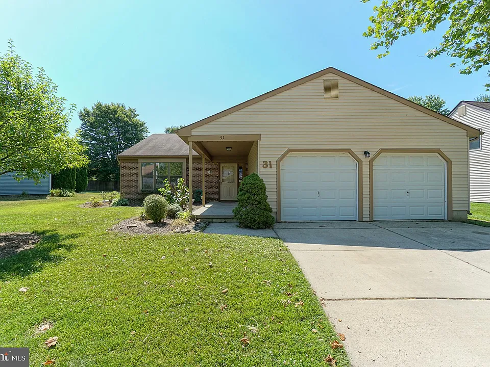 31 W Oleander Dr