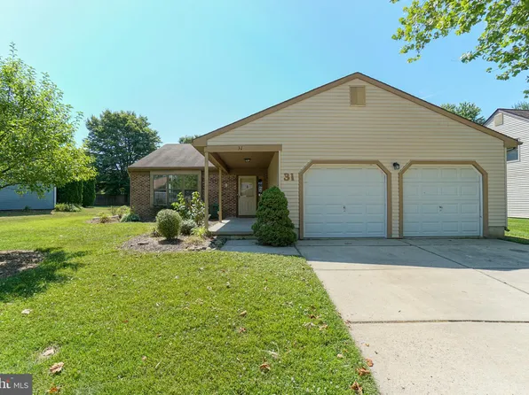 31 W Oleander Dr, Mount Laurel, NJ 08054