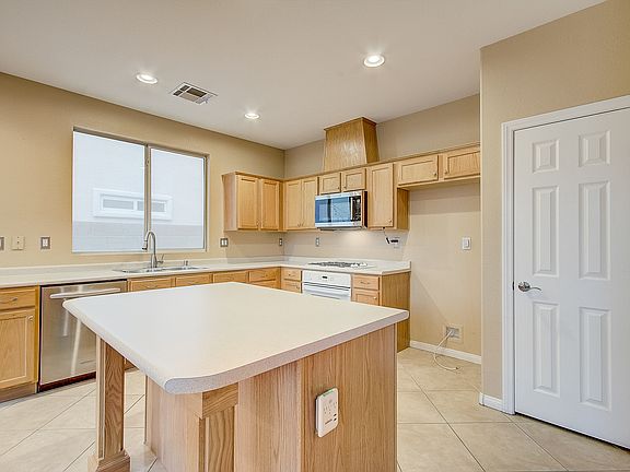 2nd image of 9850 Mount Oroville Ct