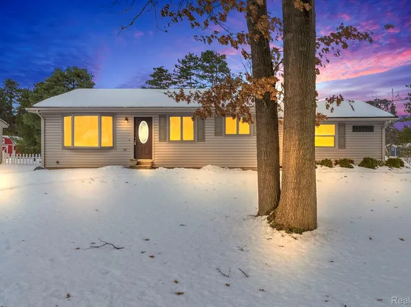 2140 W Drahner Rd, Oxford, MI 48371