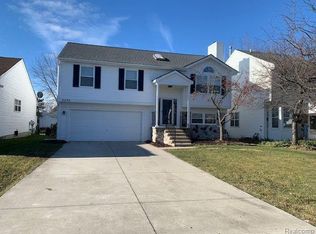 2230 W Miller Cir, Westland, MI 48186