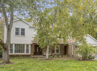 18 Brunswick Ln, Lincolnshire, IL