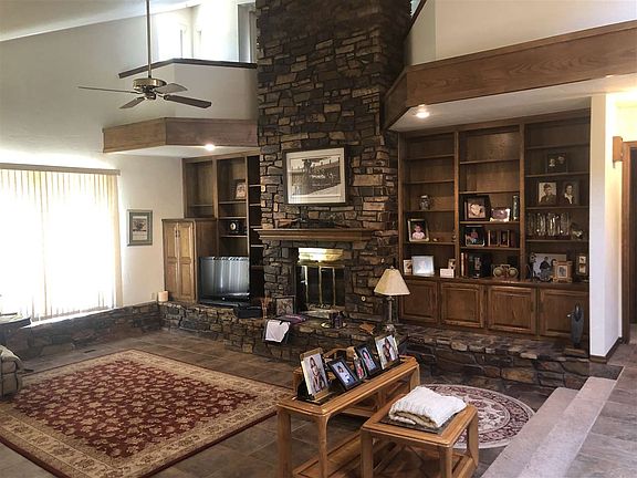 4th image of 1009 Elmwood Cir